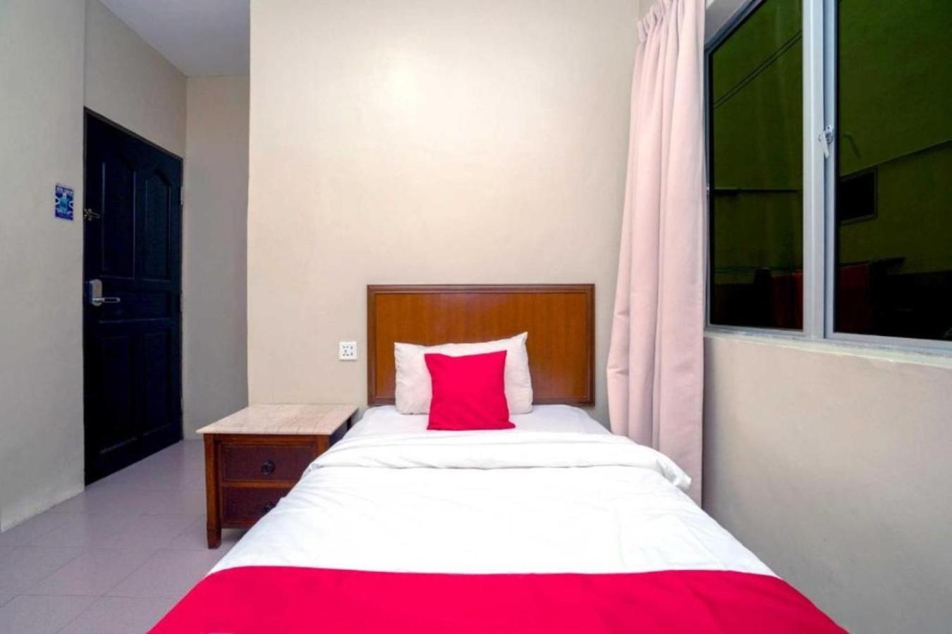 Hotel The Island 邦咯 外观 照片
